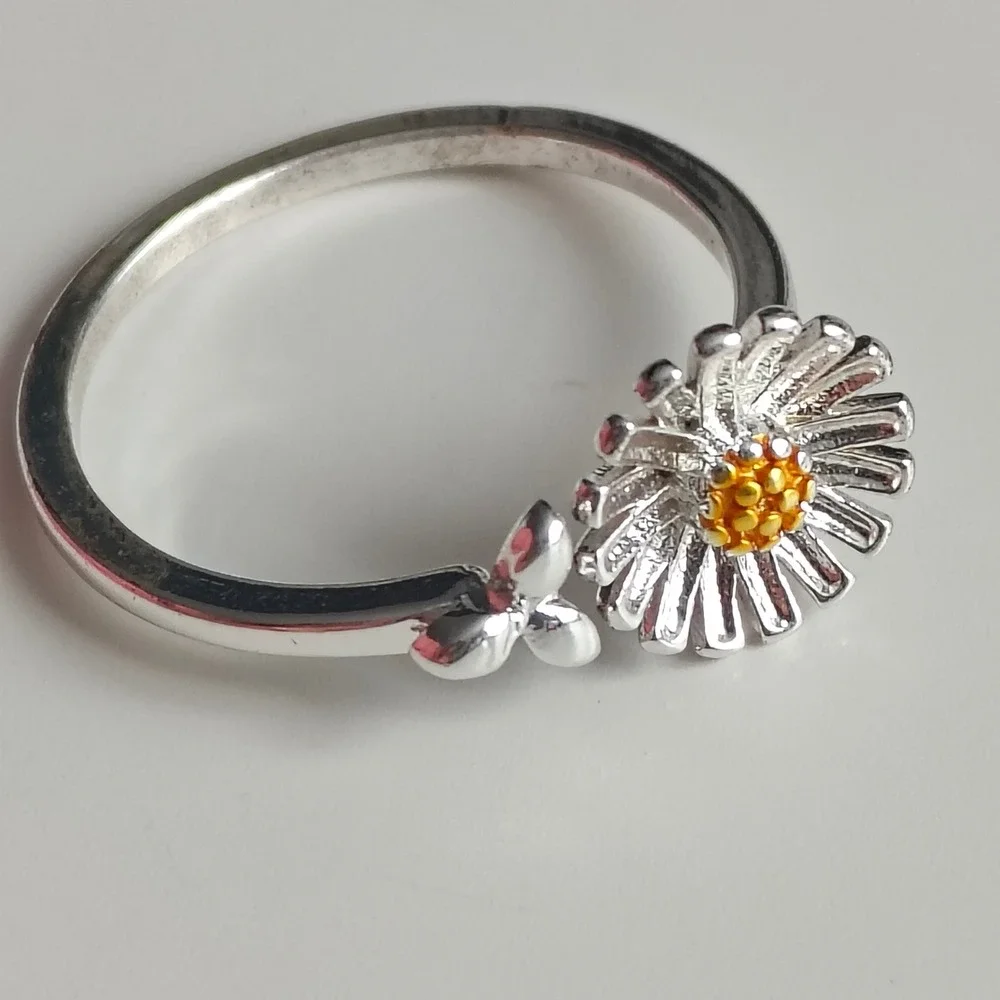 Silver Tone Daisy Bypass Ring Adjustable Floral Nature Yellow Center Size 6.5
